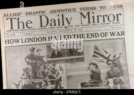 Première page du Daily Mirror Newspaper (réplique) le 12 novembre 1918 à la fin de la première Guerre mondiale. Banque D'Images