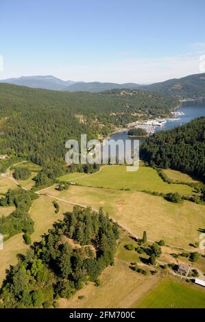 Ferme de Bird's Eye Cove et photo aérienne des Marinas de Maple Bay, Maple Bay, île de Vancouver (Colombie-Britannique) Banque D'Images