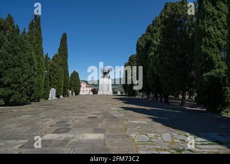 Trieste, Italie. 3 mai 2021. La place sur la colline de San Giusto avec le monument dédié aux morts de la ville pendant les guerres Banque D'Images