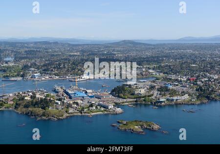 Photographie aérienne du port d'Esquimalt et du chantier naval d'Esquimalt de la base des Forces canadiennes. Victoria, île de Vancouver, Colombie-Britannique Banque D'Images