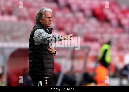 Lisbonne, Portugal. 6 mai 2021. L'entraîneur en chef de Benfica Jorge Jesus gestes lors du match de football de la Ligue portugaise entre SL Benfica et le FC Porto au stade Luz à Lisbonne, Portugal, le 6 mai 2021. Crédit : Pedro Fiuza/ZUMA Wire/Alay Live News Banque D'Images