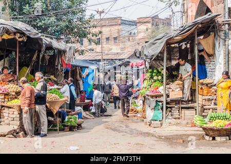 LUCKNOW, INDE - 3 FÉVRIER 2017 : marché des légumes à Lucknow, État de l'Uttar Pradesh, Inde Banque D'Images