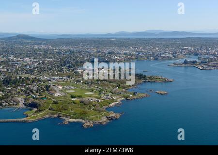 Photo aérienne d'Esquimalt avec le port Victoria à droite, Victoria, île de Vancouver, Colombie-Britannique Banque D'Images