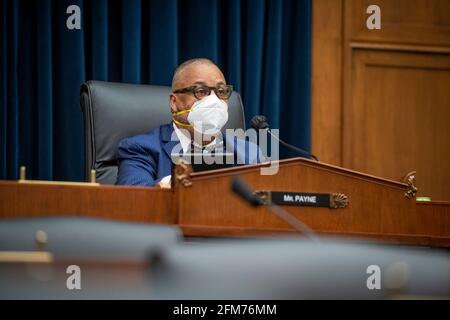 Le représentant des États-Unis Donald Payne, Jr. (Démocrate du New Jersey) préside un comité de la Chambre des représentants sur les transports et les infrastructures | sous-comité sur les chemins de fer, les pipelines et les matières dangereuses audition virtuelle et vide « quand le potentiel illimité rencontre les ressources limitées : The Benefits and Challenges of High-Speed Rail and Emerging Rail technologies » dans le Rayburn House Office Building à Washington, DC, le jeudi 6 mai 2021. Crédit : Rod Lamkey/CNP/MediaPunch Banque D'Images