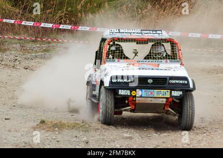 2021 Championnat italien de vitesse Offroad : voiture de course à Solignano, Italie. Banque D'Images