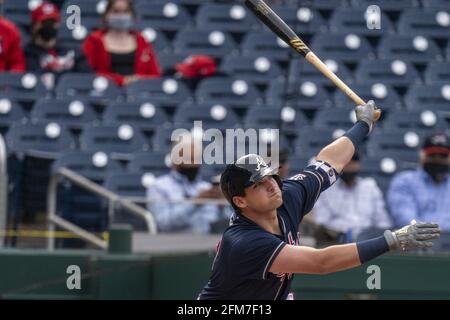 Washington, États-Unis. 06e mai 2021. Atlanta Braves troisième baseman Austin Riley chauves s'attaque aux ressortissants de Washington lors du second repas au Nationals Park à Washington, DC, le jeudi 6 2021 mai. Photo par Tasos Katopodis/UPI crédit: UPI/Alay Live News Banque D'Images