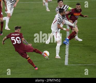 Rome, Italie. 6 mai 2021. Nicola Zalewski de Roma marque son but lors du match de football demi-coupe de l'UEFA Europa League entre Roma et Manchester United à Rome, Italie, le 6 mai 2021. Credit: Augusto Casasoli/Xinhua/Alamy Live News Banque D'Images