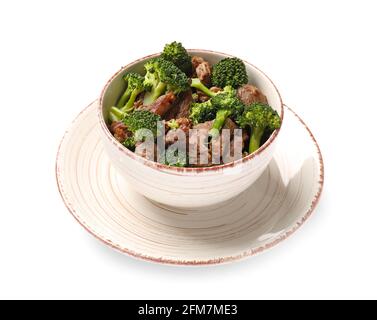 Assiette de bœuf et de brocoli savoureux sur fond blanc Banque D'Images