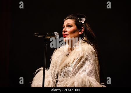 Maia, Portugal. 06e mai 2021. Sonia Tavares du groupe portugais The Gift se produit pendant la musique Maia Fest à Maia. Crédit : SOPA Images Limited/Alamy Live News Banque D'Images