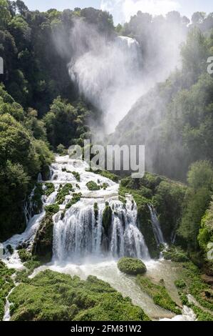 cascade de marmore open lower aperçoit à plein débit Le mois de mai Banque D'Images