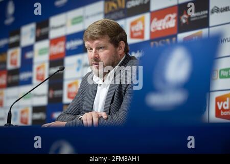 Hein Vanhaezebrouck, entraîneur en chef de Gent, photographié lors d'une conférence de presse de l'équipe belge de football KAA Gent, vendredi 07 mai 2021 à Gent, devant leur n Banque D'Images