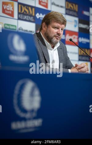 Hein Vanhaezebrouck, entraîneur en chef de Gent, photographié lors d'une conférence de presse de l'équipe belge de football KAA Gent, vendredi 07 mai 2021 à Gent, devant leur n Banque D'Images