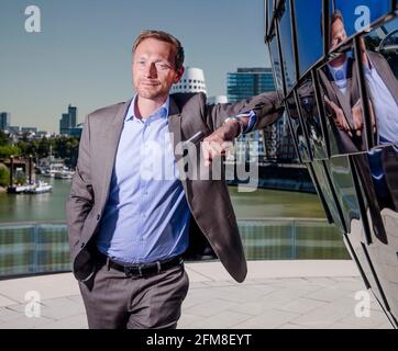 Christian Wolfgang Lindner am Hafen von Düsseldorf. Der FDP Politiker ist Vorsitzender der FDP-Fraktion Banque D'Images