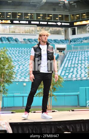 Miami Gardens, Floride, États-Unis. 06e mai 2021. US YouTuber Logan « The Maverick » Paul assiste à une conférence de presse au Hard Rock Stadium le 06 mai 2021 à Miami Gardens, Floride. Mayweather et Paul devraient faire face à une exposition le 6 juin et Chad Johnson fera ses débuts dans la boxe. Crédit : Mpi10/Media Punch/Alamy Live News Banque D'Images