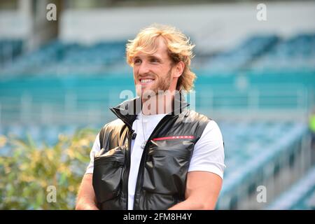 Miami Gardens, Floride, États-Unis. 06e mai 2021. US YouTuber Logan « The Maverick » Paul assiste à une conférence de presse au Hard Rock Stadium le 06 mai 2021 à Miami Gardens, Floride. Mayweather et Paul devraient faire face à une exposition le 6 juin et Chad Johnson fera ses débuts dans la boxe. Crédit : Mpi10/Media Punch/Alamy Live News Banque D'Images