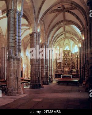 INTÉRIEUR - IGLESIA GOTICA - S XII LIEU: IGLESIA DE LA ASUNCIÓN. Laredo. Cantabrie. ESPAGNE. Banque D'Images