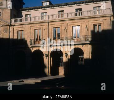 EXTÉRIEUR-DET DE LA FACHADA - S XVII/XVIII Auteur: NAVEDA JUAN. Lieu: AYUNTAMIENTO. Oviedo. ASTURIES. ESPAGNE. Banque D'Images