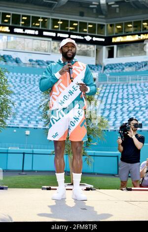 Miami Gardens, États-Unis. 06e mai 2021. MIAMI GARDENS, FLORIDE - 06 MAI : LE BOXEUR AMÉRICAIN Floyd « Money » Mayweather assiste à une conférence de presse au Hard Rock Stadium le 06 mai 2021 à Miami Gardens, en Floride. Mayweather et Paul devraient faire face à une exposition le 6 juin et Chad Johnson fera ses débuts dans la boxe. (Photo de JL/Sipa USA) crédit: SIPA USA/Alay Live News Banque D'Images