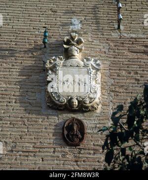 ESCUDO EN LA FACHADA DE UNA CASA. Emplacement : EXTÉRIEUR. EUNATE. NAVARRE. ESPAGNE. Banque D'Images