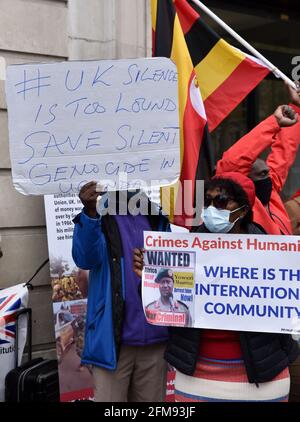Uganda House, Trafalgar Square, Londres, Royaume-Uni. 7 mai 2021. Protester contre le gouvernement ougandais en dehors de la Maison de l'Ouganda, dans le centre de Londres. Crédit : Matthew Chattle/Alay Live News Banque D'Images