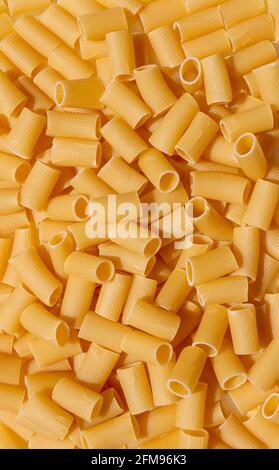 rigatoni pâtes nouilles nourriture fond photo avec grand gros plan au-dessus vue Banque D'Images