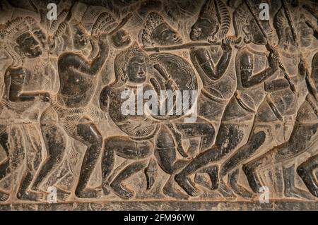 Sculpture de soldats à la bataille de Kurukshetra, temple d'Angkor Wat, Siem Riep, Cambodge Banque D'Images