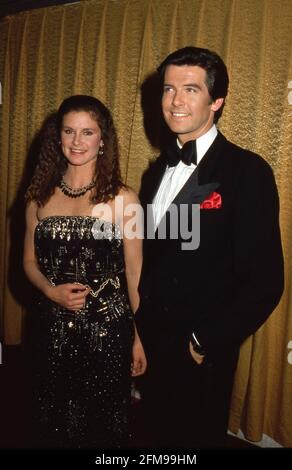Stephanie Zimbalist et Pierce Brosnan aux Prix du choix des personnes 1984 le 15 mars 1984 crédit : Ralph Dominguez/MediaPunch