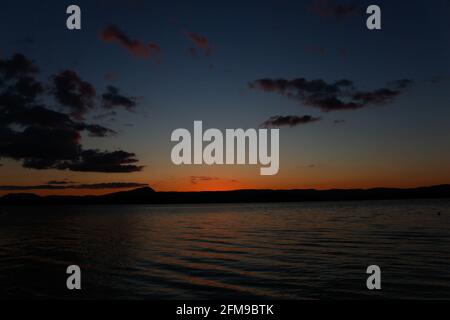 Bantry, West Cork, Irlande. 6 mai 2021. Un paysage à couper le souffle à Bantry pendant que le soleil se couche. Crédit: Karlis Dzjamko/Alay Live News Banque D'Images