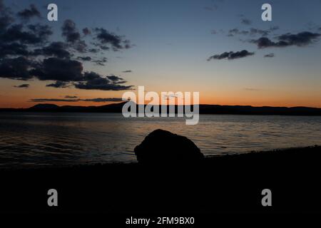 Bantry, West Cork, Irlande. 6 mai 2021. Un paysage à couper le souffle à Bantry pendant que le soleil se couche. Crédit: Karlis Dzjamko/Alay Live News Banque D'Images