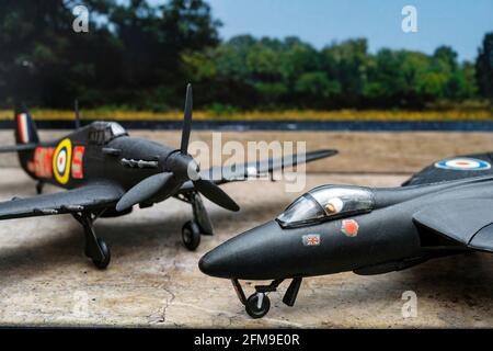 Modèles en plastique Hawker Hunter et Hurricane Night Fighter Banque D'Images
