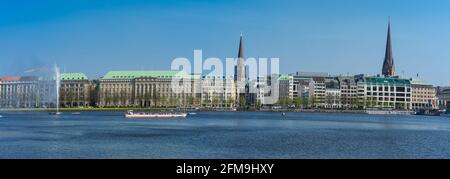 Belle vue panoramique sur le lac Alster avec fontaine. hambourg.Allemagne Banque D'Images