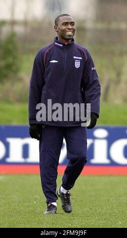 Andy Cole Mars 2001 joueur de football d'Angleterre photographié pendant l'Angleterre Session de formation au terrain de formation Wrexham FC Banque D'Images