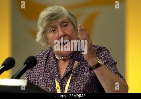 LIB DEM CONFERENCE - BOURNEMOUTH SHIRLEY WILLIAMS DANS LE DÉBAT SUR L'ÉQUILIBRE ENTRE LES SEXES EN POLITIQUE. PHOTO : JOHN VOOS 26.9.01 Banque D'Images