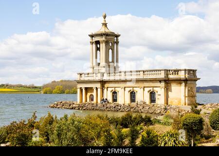 Église Normanton, Rutland Water, Oakham, Rutland, Angleterre. Réservoir d'eau Anglian, construit en 1970. Banque D'Images