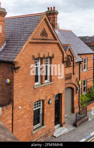 Façades de maisons à Derry (Londres) Banque D'Images