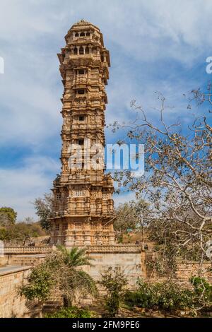 Vijaya Stambha (Tour de la victoire) au fort de Chittor à Chittorgarh, État du Rajasthan, Inde Banque D'Images