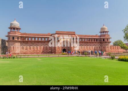 AGRA, INDE - 20 FÉVRIER 2017 : Palais Jahangir au fort d'Agra, État de l'Uttar Pradesh, Inde Banque D'Images