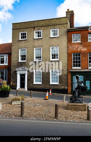 Woodbridge, Suffolk, Royaume-Uni avril 30 2021 : une maison de ville typique de 3 étages dans une ville de marché au Royaume-Uni Banque D'Images