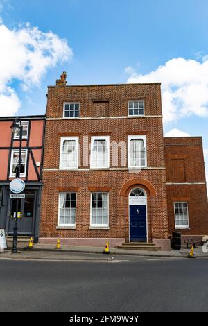 Woodbridge, Suffolk, Royaume-Uni avril 30 2021 : une maison de ville typique de 3 étages dans une ville de marché au Royaume-Uni Banque D'Images