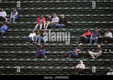 Minneapolis, États-Unis. 10 mars 2021. Les fans des Minnesota Twins lors d'un match contre les Texas Rangers le jeudi 6 mai 2021 à Target Field à Minneapolis, Minnesota. (Photo de Brian Peterson/Minneapolis Star Tribune/TNS/Sipa USA) crédit: SIPA USA/Alay Live News Banque D'Images