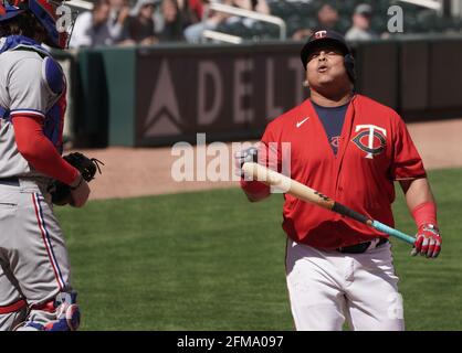 Minneapolis, États-Unis. 10 mars 2021. Les Twins du Minnesota ne pouvaient pas trouver les chauves-souris quand ils en avaient le plus besoin. Willians Astudillo réagit après avoir pris le 10e repas contre les Texas Rangers le jeudi 6 mai 2021 à Target Field, à Minneapolis, Minnesota. (Photo de Brian Peterson/Minneapolis Star Tribune/TNS/Sipa USA) crédit: SIPA USA/Alay Live News Banque D'Images