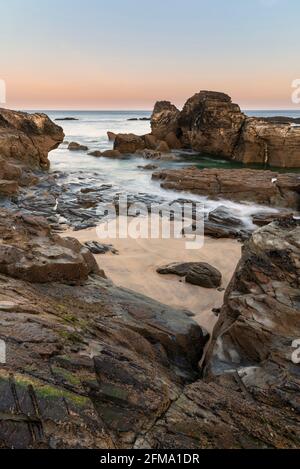 Magnifique et insolite image de paysage du phare de Godrevy sur Cornouailles côte Banque D'Images