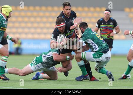 Parme, Italie. 07e mai 2021. Sergio Lanfranchi Stadium, Parme, Italie, 07 mai 2021, Eduardo Bello (rugby Zebre) est attaqué par Riccardo Favretto et Federico Ruzza (rugby Benetton) pendant Rainbow Cup - Benetton Trévise vs Zebre Rugby, Rugby Guinness Pro 14 Match - photo Massimiliano Carnabuci / LM crédit: Live Media Publishing Group/Alay Live News Banque D'Images