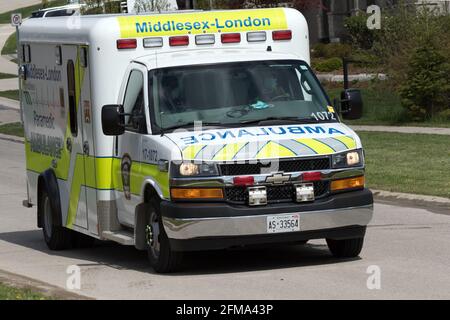 Une ambulance des Services médicaux d'urgence (SMU) sur place à London, Ontario, Canada. Banque D'Images