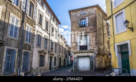 Scène de rue à Béziers. La plus ancienne ville de France. Banque D'Images