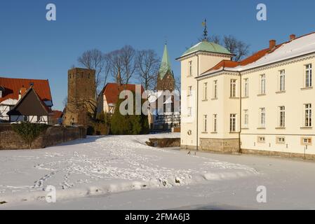 Château de Westerholt et Old Village Westerholt en hiver, Herten, région de la Ruhr, Rhénanie-du-Nord-Westphalie, Allemagne Banque D'Images