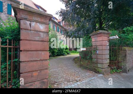 Château d'Erbach, complexe du château, allée, porte, façade de la maison, Erbach, Odenwald, Hesssen, Allemagne, Europe Banque D'Images