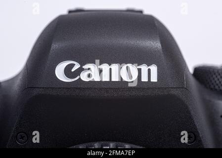 Göteborg, Suède - juin 2019 : logo Canon sur un appareil photo reflex numérique à objectif unique. Banque D'Images