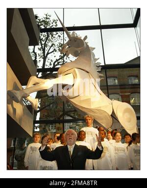 Sir Richard Attenborough ouvre le nouveau théâtre Unicorn sur Otoley st à Londonpic David Sandison 1/12/2005 Banque D'Images