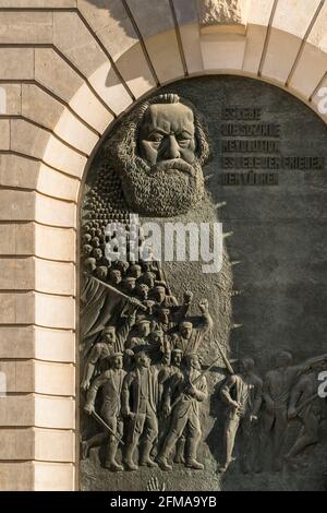 Berlin, Mitte, bâtiment du collège de musique 'Hanns Eisler', Karl Marx relief Banque D'Images